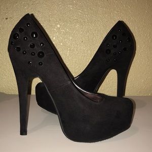 FOREVER 21 BLACK STUDDED HEELS